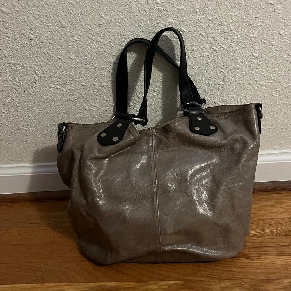 Vintage Ellington handbag. Leather. Gorgeous, unique. Taupe, black accents. $80 - Picture 2 of 4